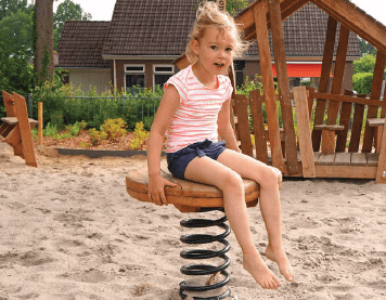 Wiebelschijf met zittend kind